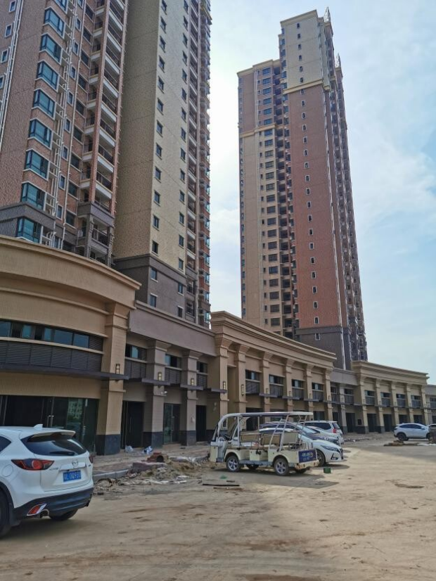 对枫景花园,车站新区,东园花苑,东方华府住宅小区疫情防控工作进行